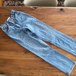 Abercrombie The 90s Straight Ultra High Rise Jeans
